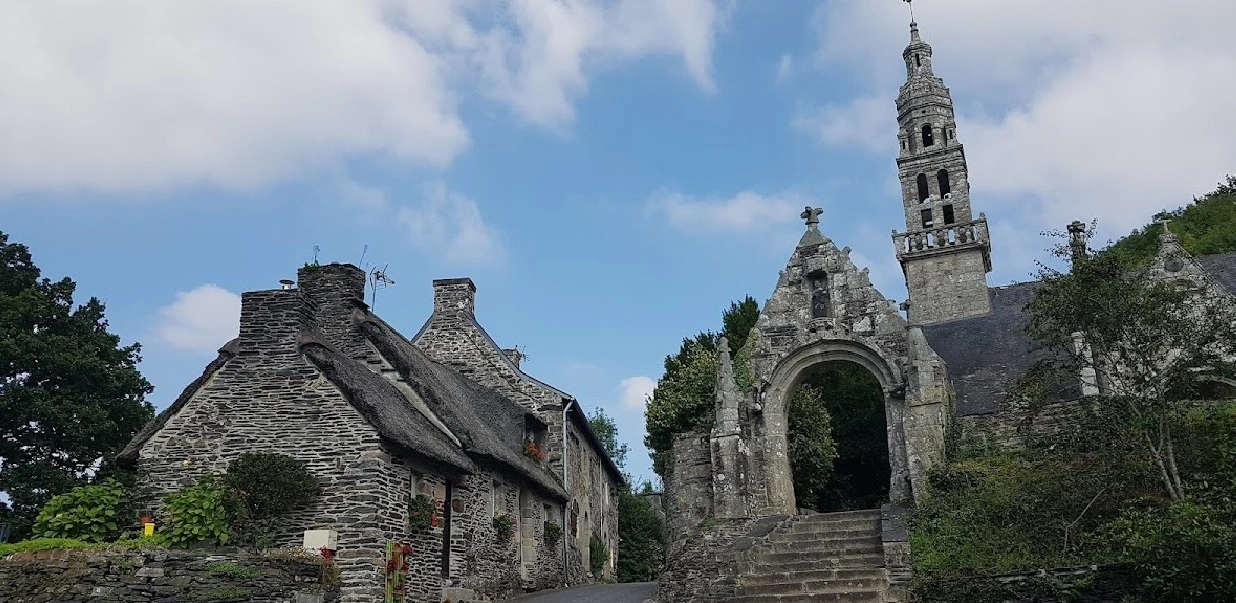 Nettoyage toiture et façades par Drone à Châteaulin par MétgoDrone