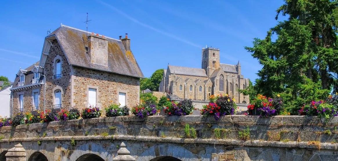 nettoyage toiture et façades par Drone à Lamballe par MéthoDrone